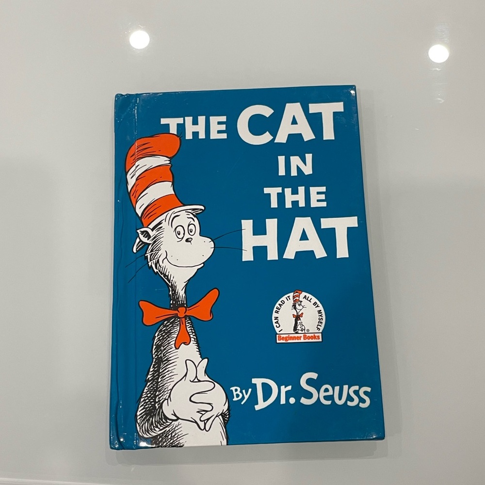 8 Dr.Seuss books!